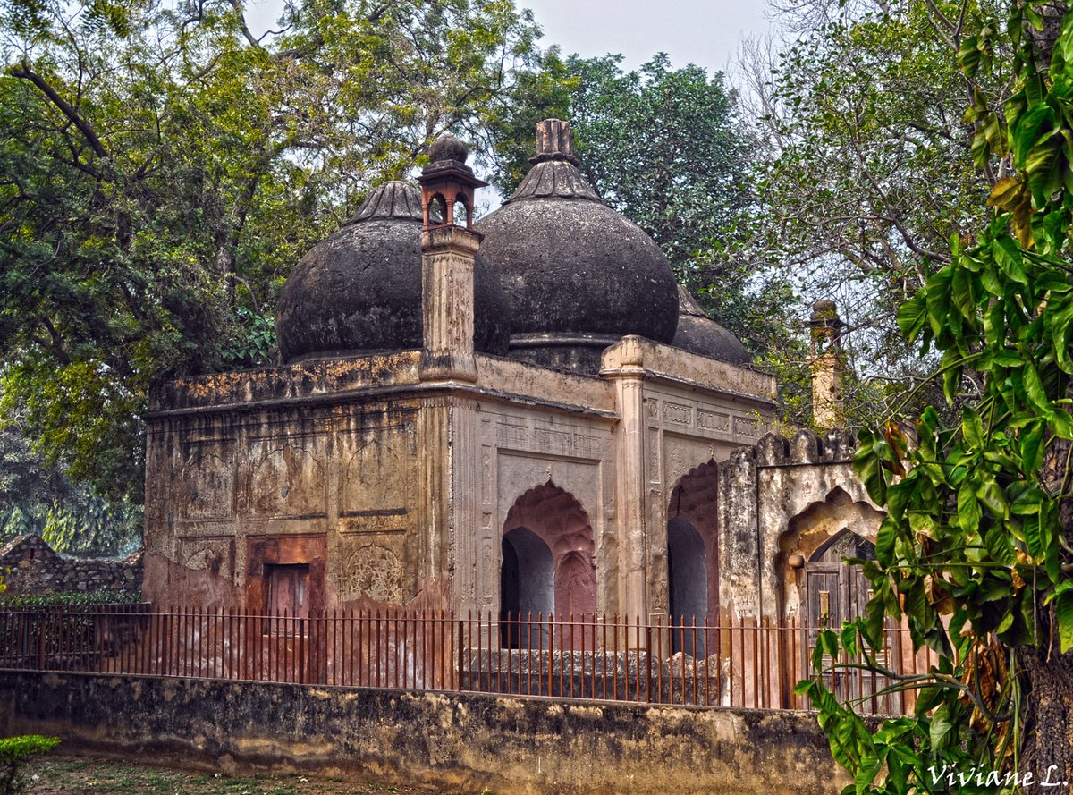 This small mosque located in the #Qutb Complex is called the Mughal Mosque.  It was built in the late Mughal period. Under British Rule the mosque was  found in a dilapidated page, image size:1200x889