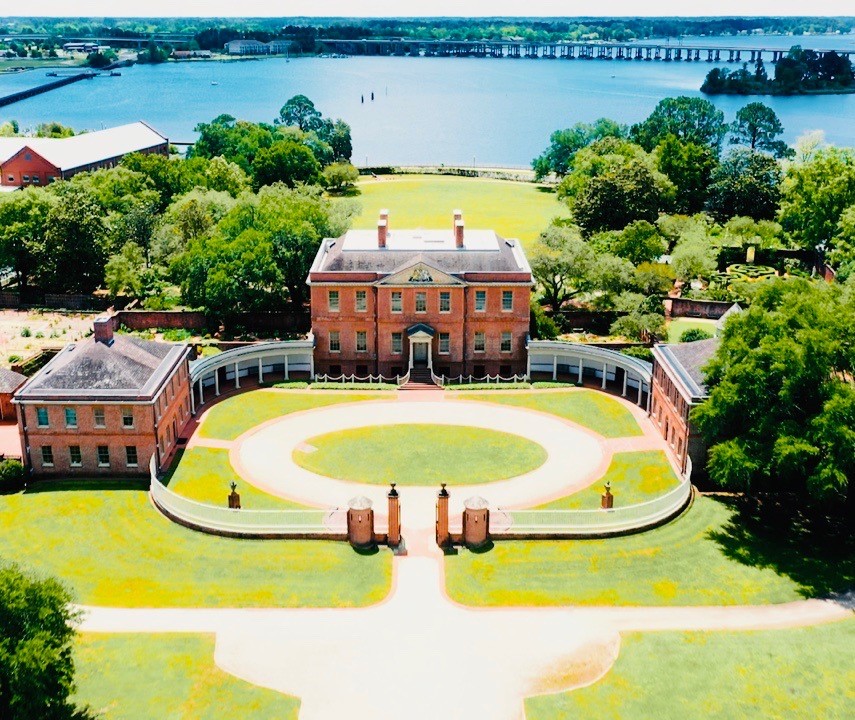 VisitNewBern's tweet photo. TryOn The History: New Bern's rich history can be the backdrop for your own. With a vibrant downtown, superb dining and breathtaking waterfronts, memories are just a trip away. #visitnewbern #tryonhistory #travelpackages https://t.co/1HLBd5mX7P