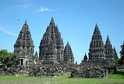 AremaNita__'s tweet photo. Candi, petilasan, maupun peninggalan leluhur lainnya.
Di negeri ini masih ada pewaris yg sah jadi kembalikan kepada pewarisnya supaya bisa  dirawat dan difungsikan. Jika hanya dijadikan cagar budaya berarti dianggap pewarisnya tidak ada atau dianggap sudah punah

Rahayu 🙏 https://t.co/TkYuSzngAd