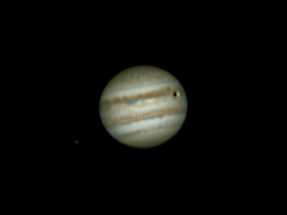 Managed to get the telescope out last night. Was worried when some clouds started coming over but they cleared enough to get some shots of Jupiter and a couple of its moons (labelled for those interested). Not bad for a 6" scope in a light polluted area.