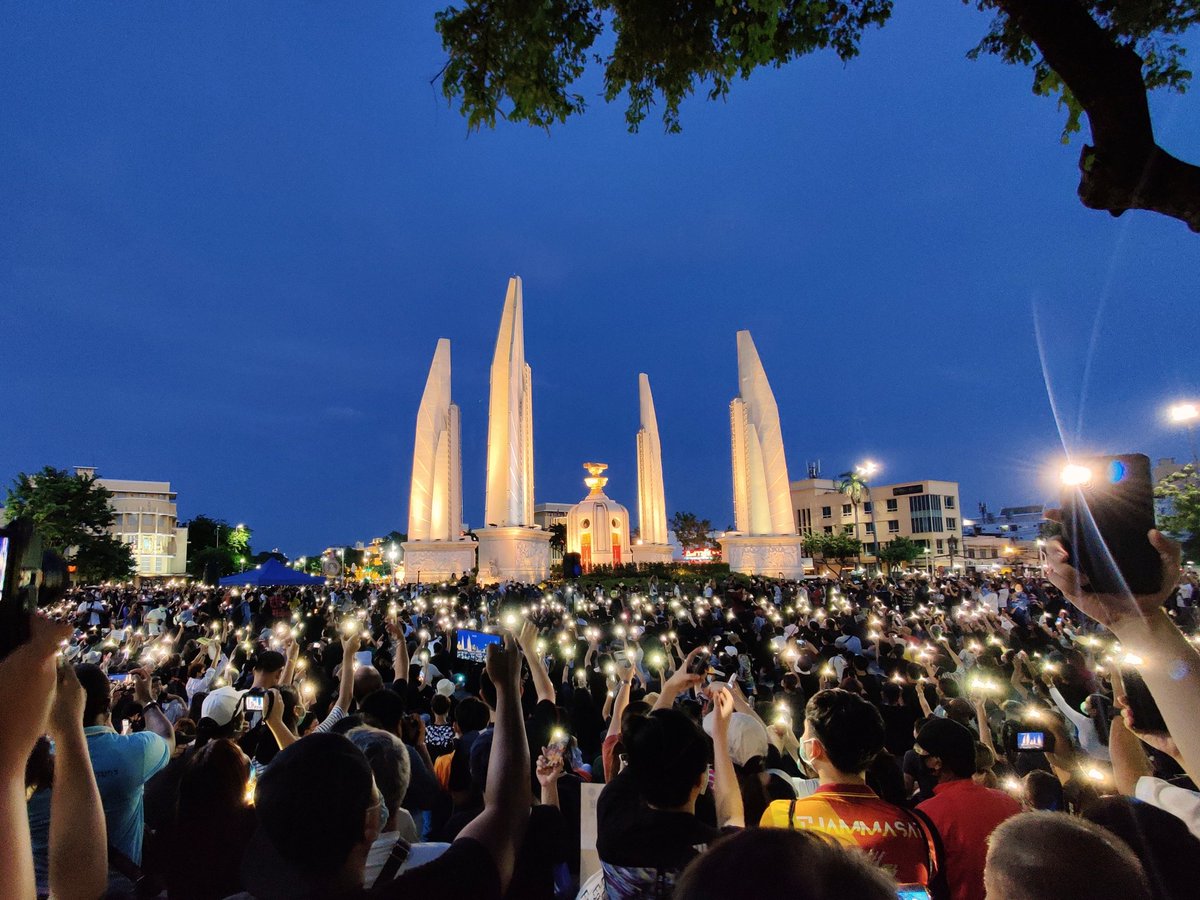 Ponlapatz's tweet image. light up, rise up
#เยาวชนปลดแอก