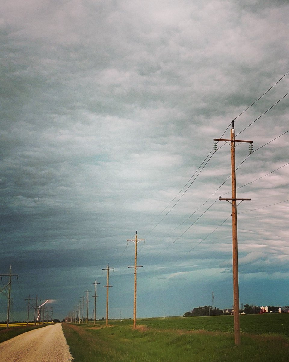 sjhevernon's tweet photo. Friday storm https://t.co/OHOn6m0EQc