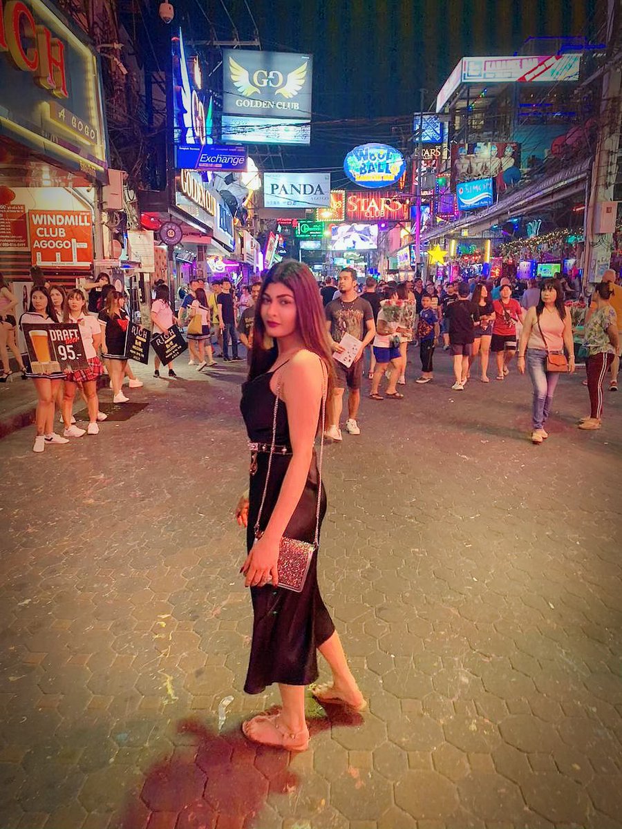 ushmatyagi's tweet photo. Gangsta🔫
Dress @zarausa
Sling @MichaelKors
Accesories @ALDO_Shoes @TanishqJewelry
#thailand #pattaya #walkinstreet #gansta #ushmatyagi #wanderingsoul #noguns #onlystyle #traveltales #mydiaries #thetipsywanderer https://t.co/lkAzlNnGd3