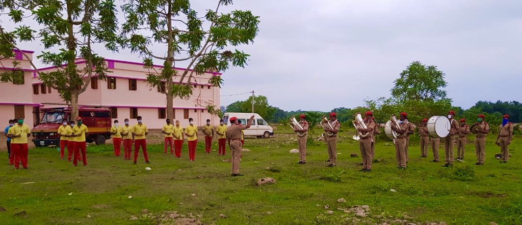 DGFS_HGs_CD's tweet photo. We are happy to announce that our firefighters who recovered from #Covid_19 have volunteered to donate #plasma for treatment of serious #covid patients. Ten of them will donate plasma in the first phase at #SCBMCH Cuttack. True #CovidWarriors @CMO_Odisha https://t.co/qcVZtCN51l