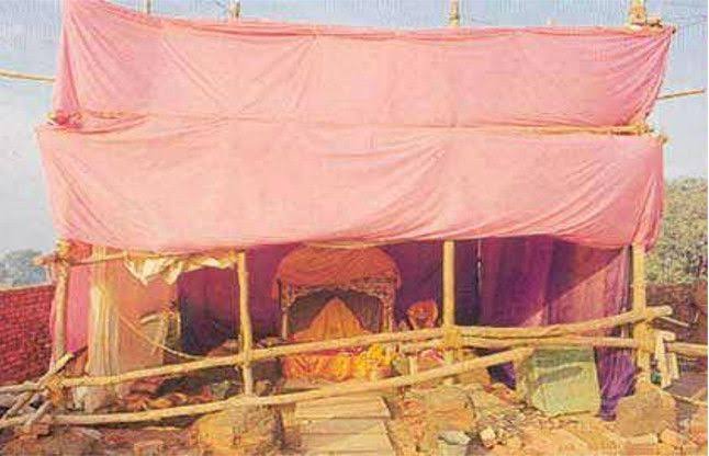 अब इन मठाधीशों का लेटेस्ट टारगेट है श्री राम मंदिर!"वहाँ मोदी जी मस्जिद बनवा रहे हैं"-से लेकर - "अगर राम मंदिर बन ही रहा है तो उसमें मोदी जी,योगी जी का क्या रोल,वो तो वैसे ही बन जाता"- तक,हर प्रकार का दुष्प्रचार ज़ारी है।इनकी दुकान तब अच्छी चलती थी जब राम लला टेंट में थे 8/n