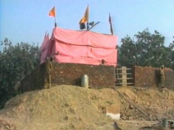 अब इन मठाधीशों का लेटेस्ट टारगेट है श्री राम मंदिर!"वहाँ मोदी जी मस्जिद बनवा रहे हैं"-से लेकर - "अगर राम मंदिर बन ही रहा है तो उसमें मोदी जी,योगी जी का क्या रोल,वो तो वैसे ही बन जाता"- तक,हर प्रकार का दुष्प्रचार ज़ारी है।इनकी दुकान तब अच्छी चलती थी जब राम लला टेंट में थे 8/n