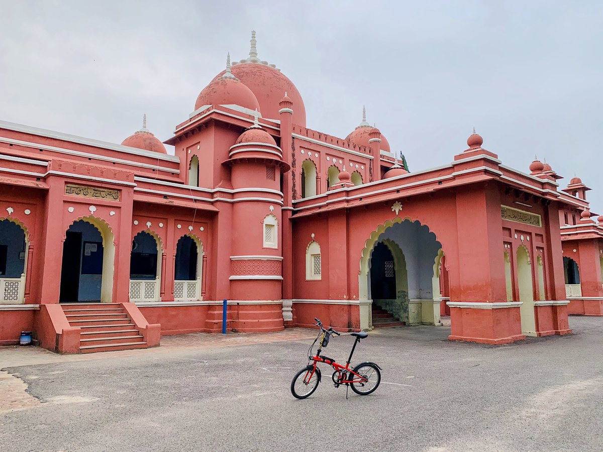 इसमें प्रवेश की शर्त राजघराने का पुत्र या पाल्य होना ही थी।यह संस्था विशुद्ध रूप से रजवाडों के पाल्यों को इंगलिश माध्यम से शिक्षा दिलाने के लिये स्थापित की गयी थी जिस वर्ष इस की छात्र संख्या ने 100 का आंकडा छुआ उस दिन ख़ुशी में विद्यालय में एक दिन का अवकाश घोषित किया गया।