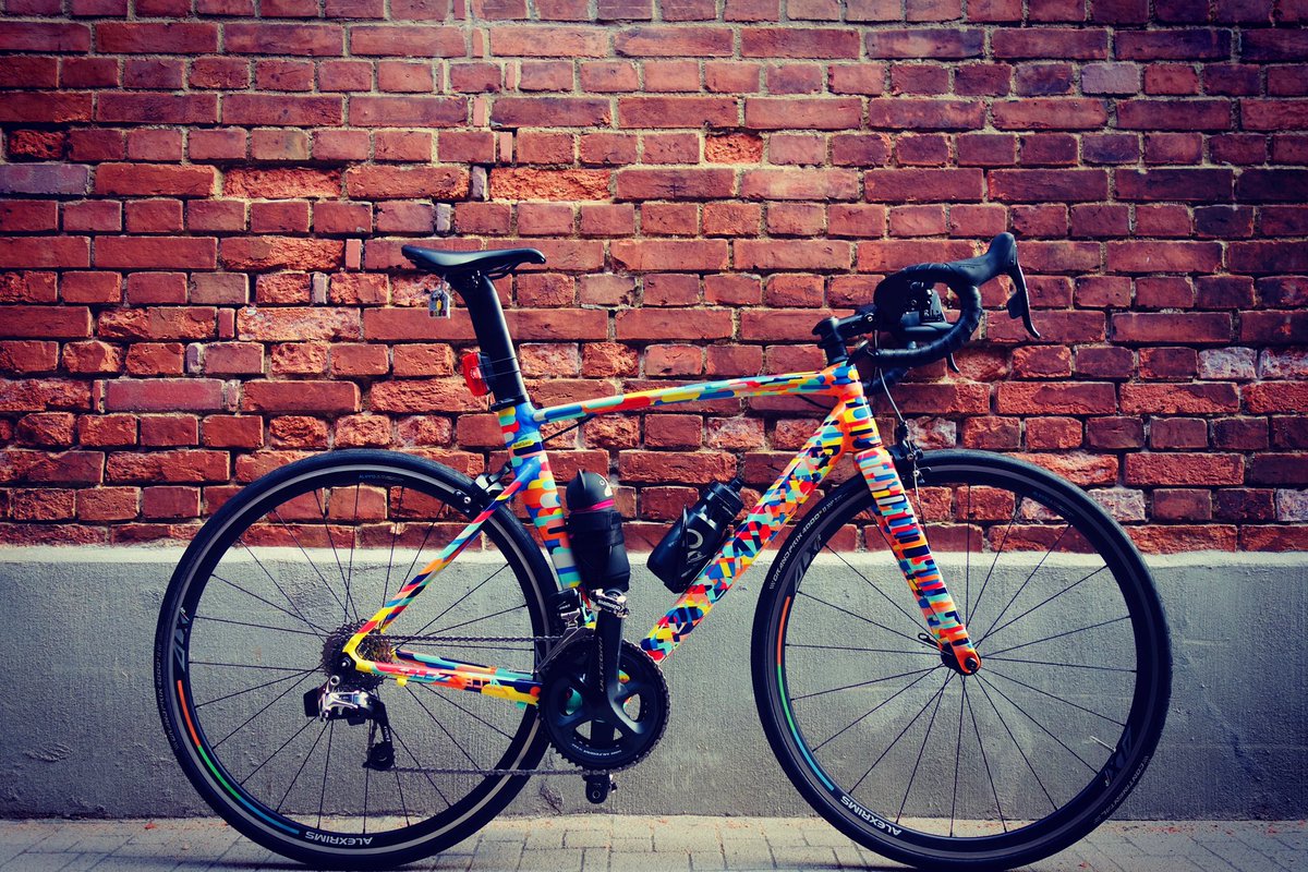 ofm7Gl6xGzC1sXJ's tweet photo. うっへっへ、かっこいいやん✨
明日はどこへ行こうかのー😁
#roadbike #specialized #allezsprint #redhookcrit #ロードバイクのある風景 https://t.co/oVRTA5llpX
