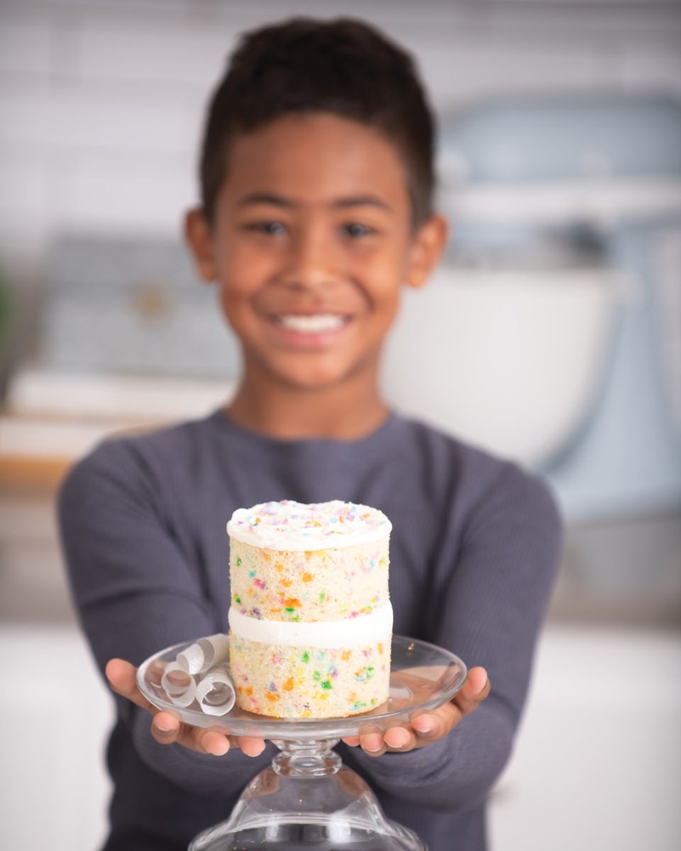 Shopping for a birthday present? 
Find the perfect (brainy) gift for kids of all ages on MindWare.com! 
🎂: Playful Chef Deluxe Cake Decorating Studio - bit.ly/34JMh7H
#MindWareToys