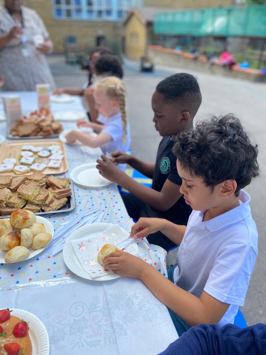 Yesteday, our #Year3 Key Worker Pods enjoyed a British Tea Party in the sun as the school year was drawn to a close. It was an excellent send off for the hard work you have put in. Enjoy the holidays! ☀️ 🥪 🍓 🥒
