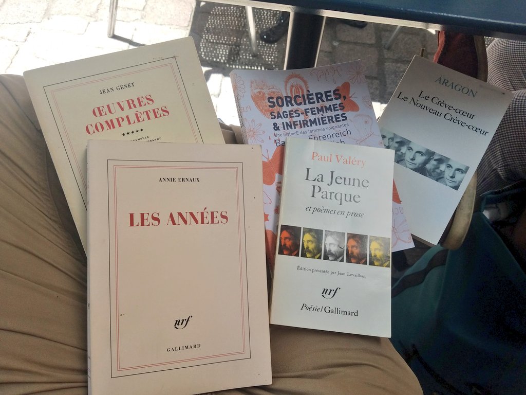 Symphilein's tweet photo. Vous allez voir des images laides de Nantes dans les prochaines heures alors voici des jambes nantaises, du pavé nantais et la chasse du jour. https://t.co/2piA1T5vKb