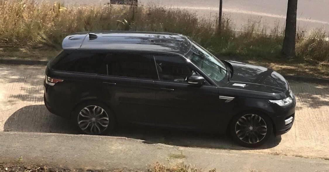 Sweetdreama82's tweet photo. #EssexCrime #HJTF Black #RangeRover #stolen on Thursday 16th July at night from #Epping #Essex. Car reg V017 OBR.
Crime Ref Number 42/105947/20
Please share @UKBountyhunter @EPHannahGerrish @EFDC_Police https://t.co/RmJTTcVngD