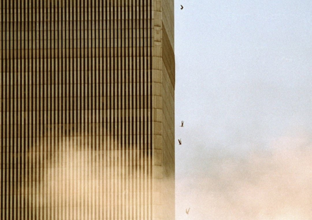 1. Orang-Orang yang Jatuh dari Menara saat Serangan 9/11