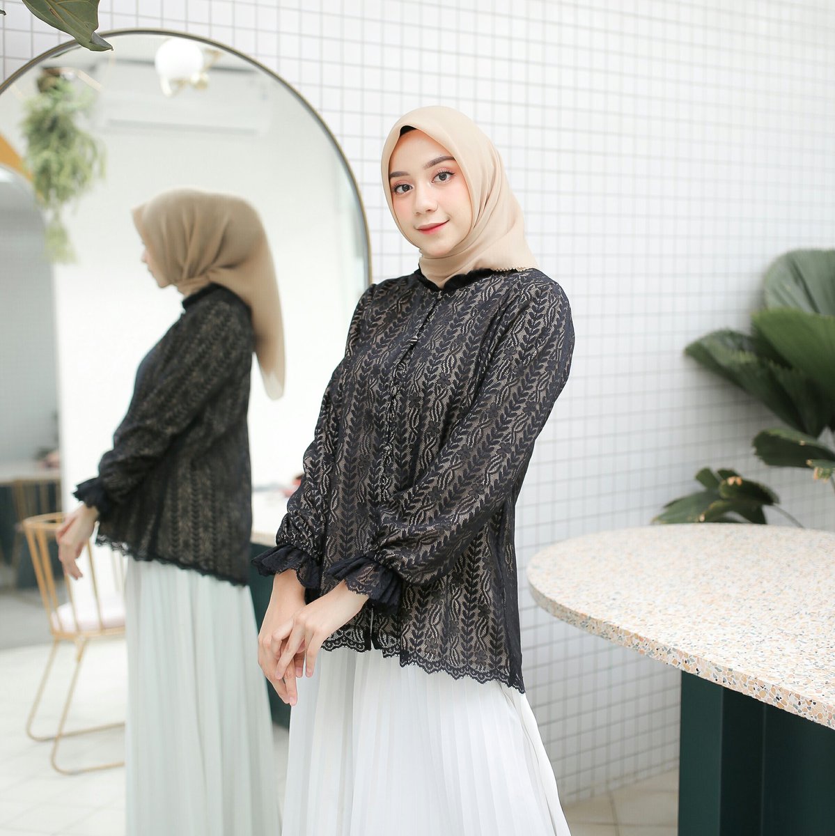 hansaevday's tweet photo. Kenalan yuk sama HANSAEVDAY!
Kita local brand khusus produk semi vintage nih..
Kenapa semi?
- Produknya telah dimodified sedemikian rupa agar muslim friendly
- Menggunakan bahan khusus yang nyaman digunakan di iklim tropis seperti Indonesia ❤️ https://t.co/WBHqHigg1i