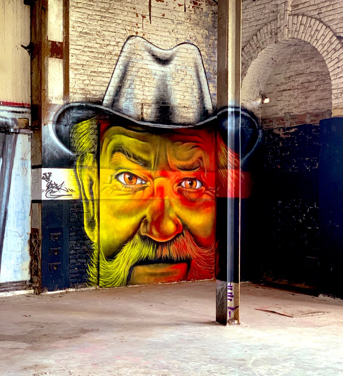alibenbournane's tweet photo. l’une des œuvres à découvrir à #Tourcoing dans une friche industrielle #graffeur à découvrir ce soir dans le JT de @simondcolaone à 19h 📺@AngeliqueSouche https://t.co/MUP4H1GNkK