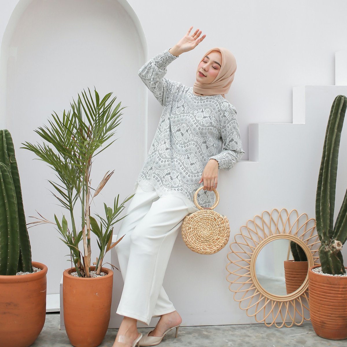 hansaevday's tweet photo. Kenalan yuk sama HANSAEVDAY!
Kita local brand khusus produk semi vintage nih..
Kenapa semi?
- Produknya telah dimodified sedemikian rupa agar muslim friendly
- Menggunakan bahan khusus yang nyaman digunakan di iklim tropis seperti Indonesia ❤️ https://t.co/WBHqHigg1i