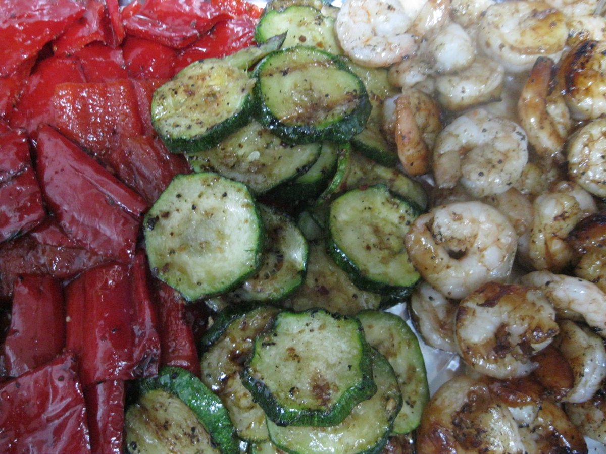 cookingwithmrc's tweet photo. It's #weekendeating With Grilled #shrimp #zucchini And #peppers. Try It https://t.co/giQIn8cwY4 This Weekend.
#RecipeOfTheDay #recipes #seafood #vegetables #foodiesofinstagram #foodies #dinnerparty #dinner #dinnerdate #summerfood #dinnertime #foodblogger https://t.co/S8LOkjSIIz