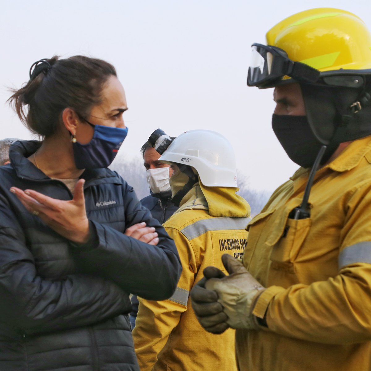 GobSantaFe's tweet photo. Seguimos trabajando con aviones hidrantes y bomberos para controlar los incendios en la zona de islas del Delta del río Paraná. Es destacable el trabajo y esfuerzo de todo el personal abocado, pero tenemos que avanzar en una solución de fondo que evite las quemas definitivamente. https://t.co/L5j4Z6QlWb