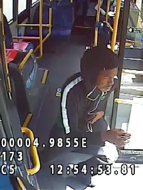 Kent_999s's tweet photo. SIDCUP: Police want to find a man who got on a bus at Marechal Niel Pde, 29 June. He refused to pay, argued with the driver and threatened to spit at him. He then grabbed an 80-year-old woman’s phone and kicked her husband’s walking stick before leaving the bus. ☎ 0208 284 9115. https://t.co/OupSd2pVsC