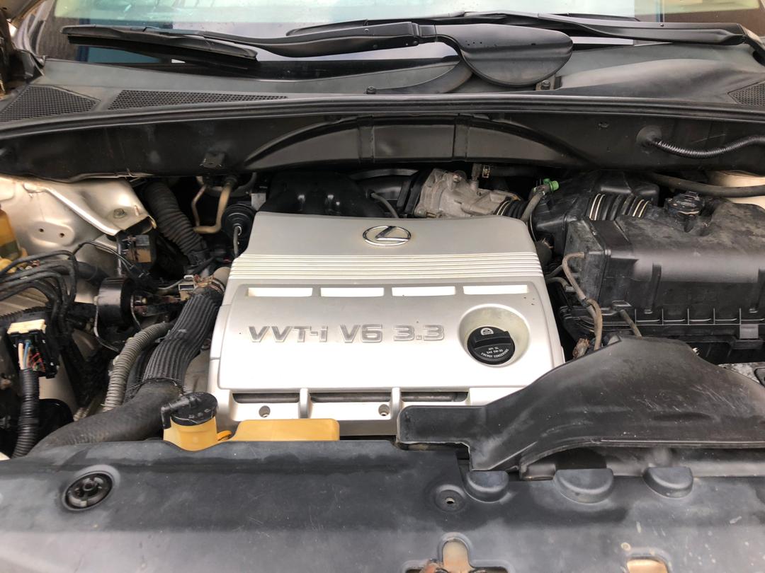 ISELLEVERYTHINZ's tweet photo. Neatly Naija-used 2005 LEXUS  RX330 SUV FOR SALE! 
💥AUTO TRANSMISSION 💥
💥 NOTHING TO FIX 💥
💥 ALASKA LEVEL AIR-CONDITIONING 💥
👉PRICE N2.5M SLIGHTLY NEGOTIABLE 
🏃CONTACT https://t.co/R7obZwVjnU

#ShattabandleAhkanVideo #10over10 #caralert MAY D https://t.co/WpH2ulYTHm