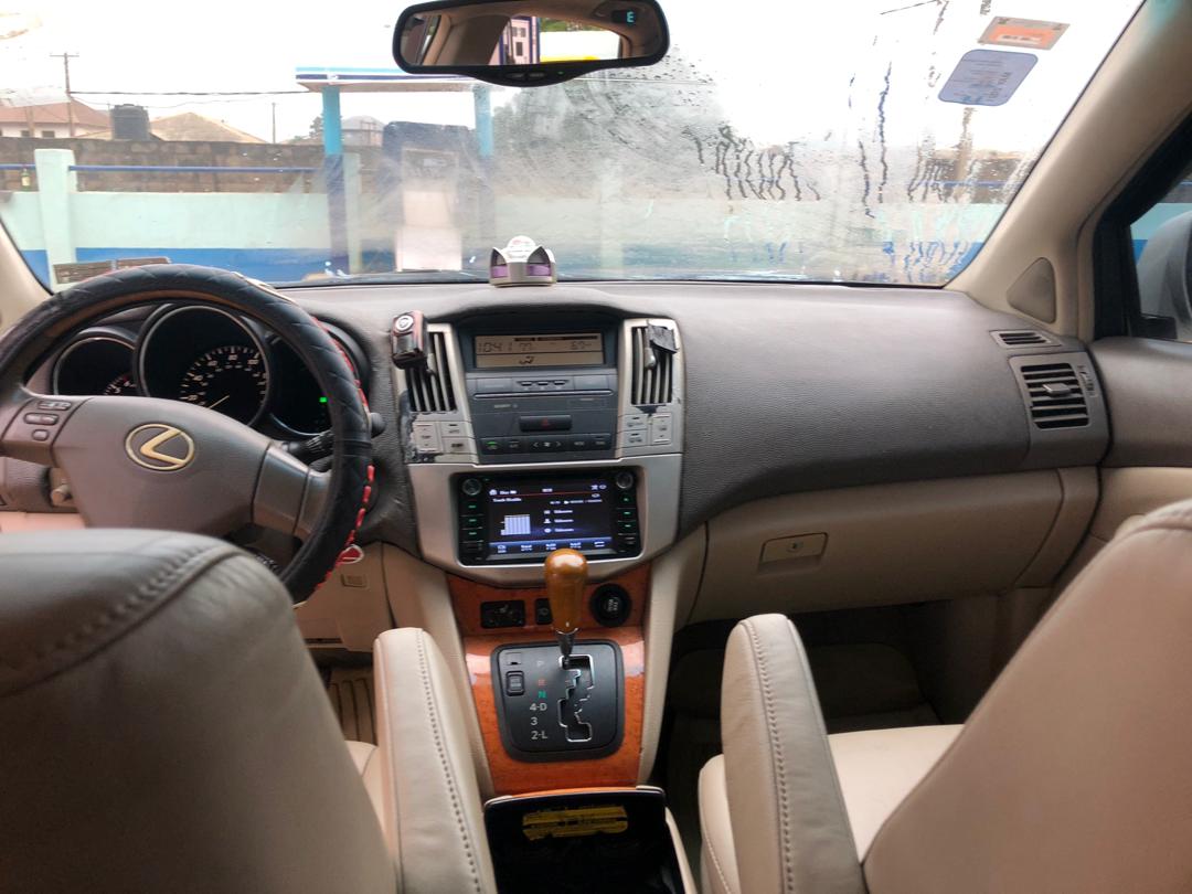 ISELLEVERYTHINZ's tweet photo. Neatly Naija-used 2005 LEXUS  RX330 SUV FOR SALE! 
💥AUTO TRANSMISSION 💥
💥 NOTHING TO FIX 💥
💥 ALASKA LEVEL AIR-CONDITIONING 💥
👉PRICE N2.5M SLIGHTLY NEGOTIABLE 
🏃CONTACT https://t.co/R7obZwVjnU

#ShattabandleAhkanVideo #10over10 #caralert MAY D https://t.co/WpH2ulYTHm
