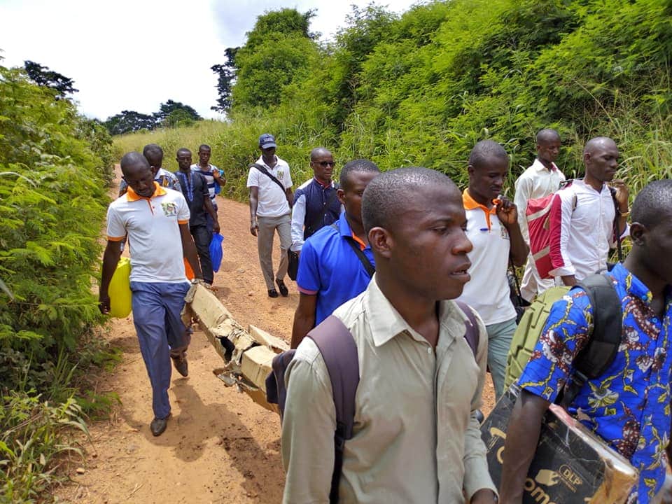 LeReligieuse's tweet photo. Rétro 

C'etait dans la sous-préfecture de ''Bandiahi'' où les disciples du prophète Kacou Philippe avaient vivement prêché le Cri de Minuit....

Le salut, ce n'est ni la bible ni le coran mais un prophète vivant.

 https://t.co/qC56UYEaSW https://t.co/lXUwJrlOM4