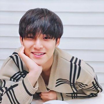mntgyu's tweet photo. hari minggu makan acar
selamat malam minggu buat mba pacar @yirvn https://t.co/lLX3nCNYvc