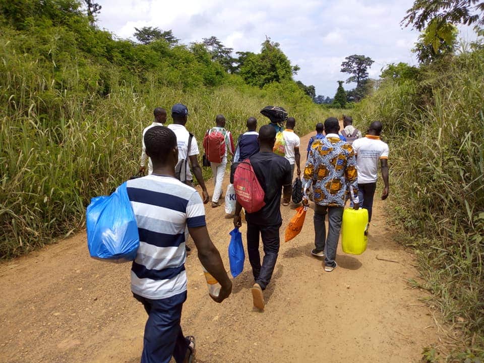 LeReligieuse's tweet photo. Rétro 

C'etait dans la sous-préfecture de ''Bandiahi'' où les disciples du prophète Kacou Philippe avaient vivement prêché le Cri de Minuit....

Le salut, ce n'est ni la bible ni le coran mais un prophète vivant.

 https://t.co/qC56UYEaSW https://t.co/lXUwJrlOM4