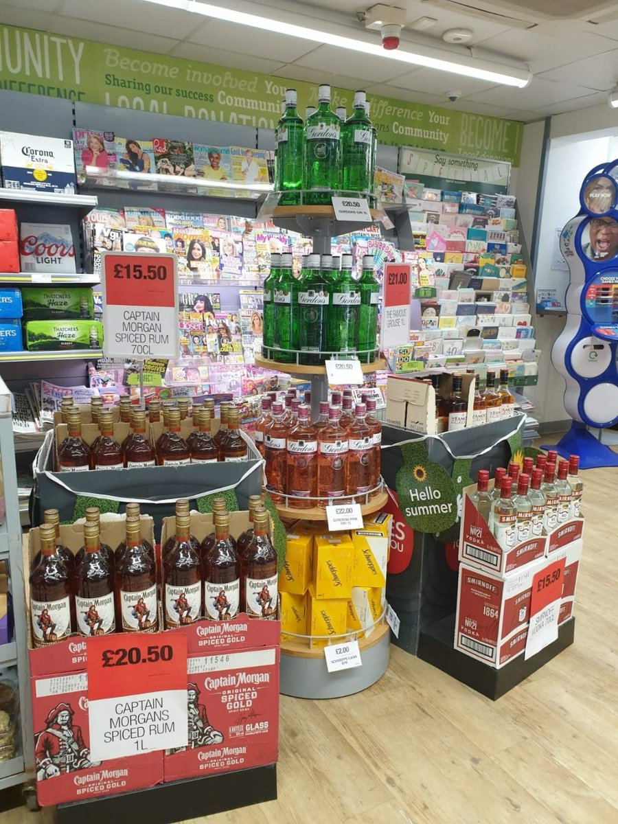 Chloeb_butler's tweet photo. 5 colleagues, 5 display areas to work on. Ready to smash sales in Snaith this #SuperSunday 🤘#itsyachtwedo @coopukcolleague @padley_steven @SamThompson9693 @JoshMcNaboe @mazieblake12345 https://t.co/1H1TW5P3zP