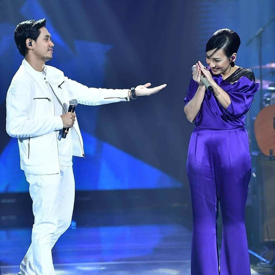 Sakura_KB94's tweet photo. Lets watching KONSERT MINGGU INI #123khaibahar TV2 now!
@khaibahar94_ @hibtvrtm
#khaibahar #khaibaharRT
#konsertmingguini #rtmtv2 https://t.co/2GR7Z2Ft9p