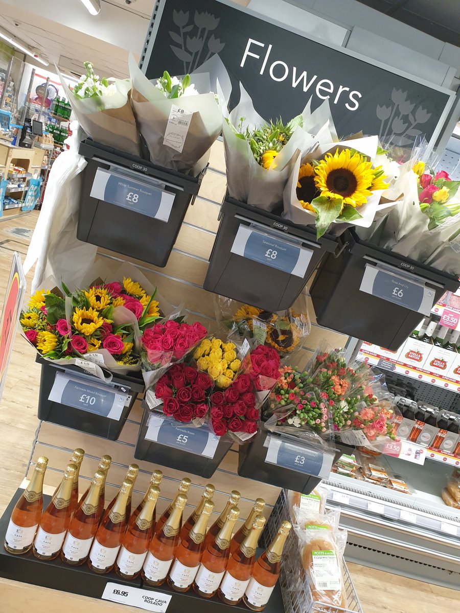 5 colleagues, 5 display areas to work on. Ready to smash sales in Snaith this #SuperSunday 🤘#itsyachtwedo <a href="/coopukcolleague/">Co-op Colleagues</a> <a href="/padley_steven/">Steven Padley</a> <a href="/SamThompson9693/">Samuel</a> <a href="/JoshMcNaboe/">Josh McNaboe</a> <a href="/mazieblake12345/">Richard Wilkinson</a>