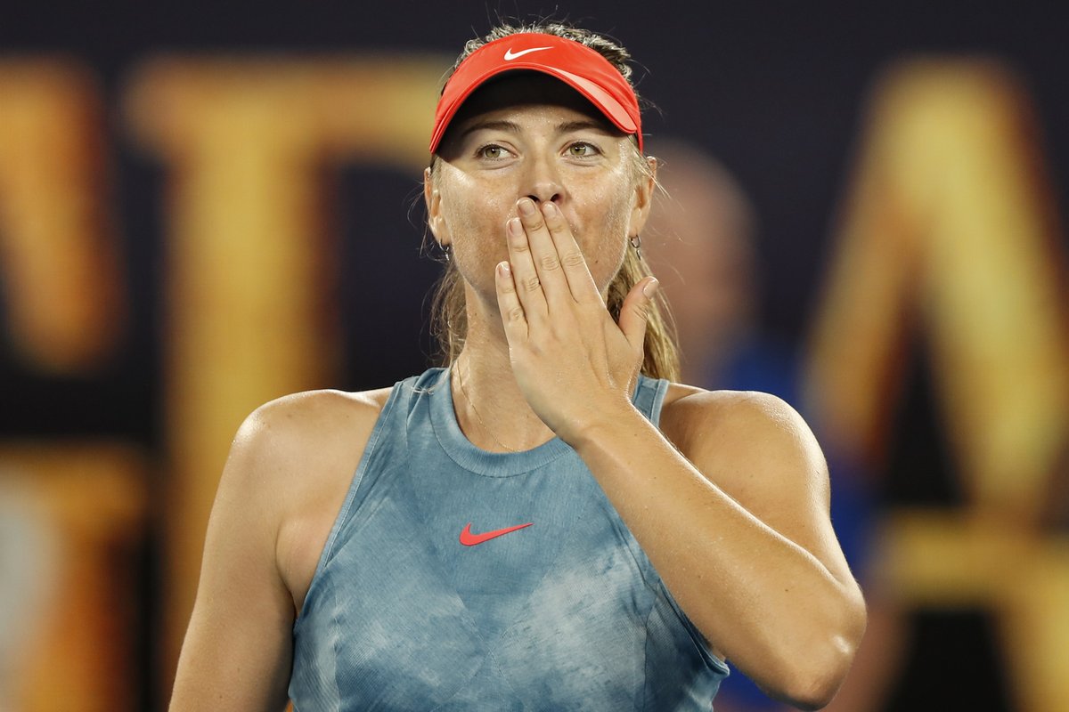 WTA's tweet photo. .@MariaSharapova works on her boxing skills at the beach ⛱️ while @GarbiMuguruza enjoys a team meal 🥘

And what distracted @Shelby_Rogers_ during practice???

Social buzz ---> https://t.co/ibNaYlqqJV https://t.co/C59HrdkK5a