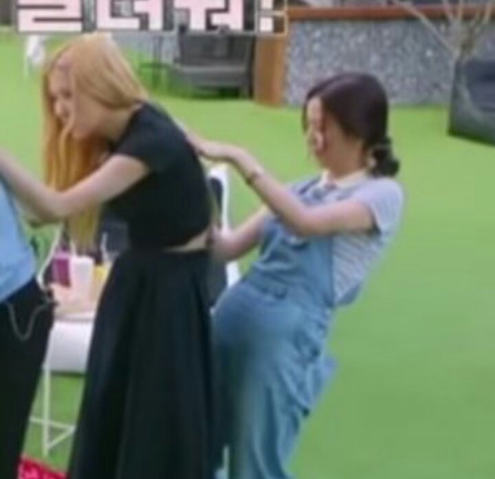 Minnie que ama a Rosé and Lisa tweet media