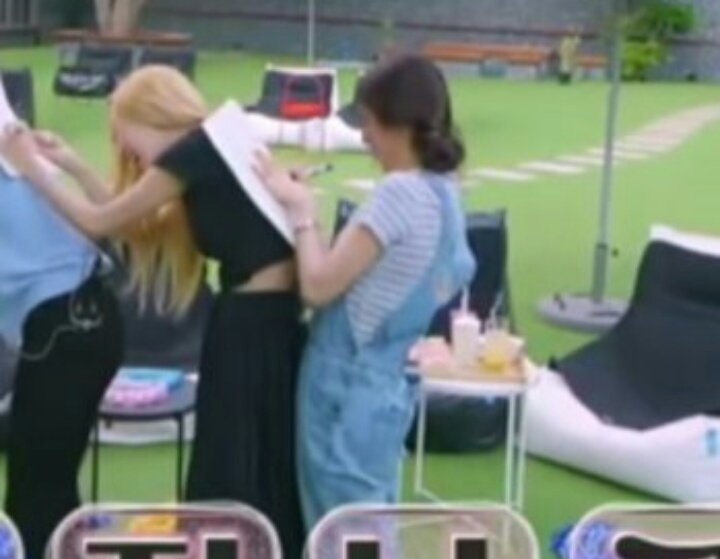 Minnie que ama a Rosé and Lisa tweet media