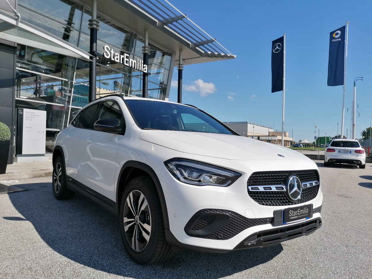MB_ClubItalia's tweet photo. La nuova GLA da crossover si mette i tacchi, cresce di 12 cm e diventa il piccolo SUV della Casa di Stoccarda, spazio a bordo sfruttato in maniera ottimale e tanto confort lo rendono ideale per i viaggi https://t.co/dIBgfxUwBD