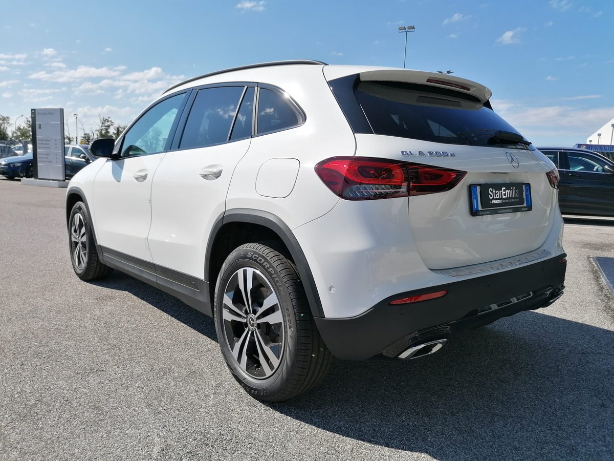 MB_ClubItalia's tweet photo. La nuova GLA da crossover si mette i tacchi, cresce di 12 cm e diventa il piccolo SUV della Casa di Stoccarda, spazio a bordo sfruttato in maniera ottimale e tanto confort lo rendono ideale per i viaggi https://t.co/dIBgfxUwBD