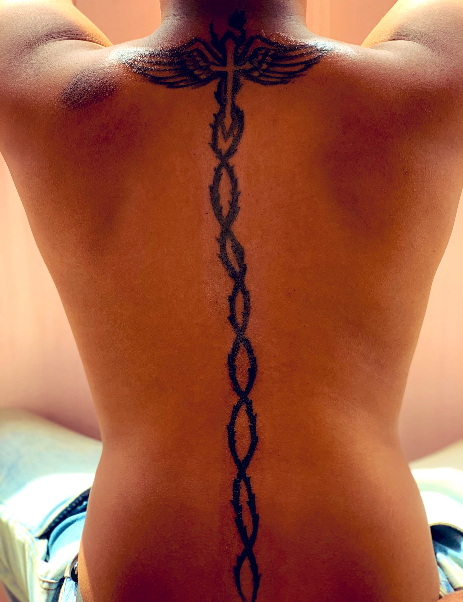 X  Tattooforaweekcom على X An elegant and beautiful spine tattoo spine  spinetattoo ink inked inkspiration tattooidea tattoofun trend fun  musthave dotwork httpstcoAnvqiWVI3R