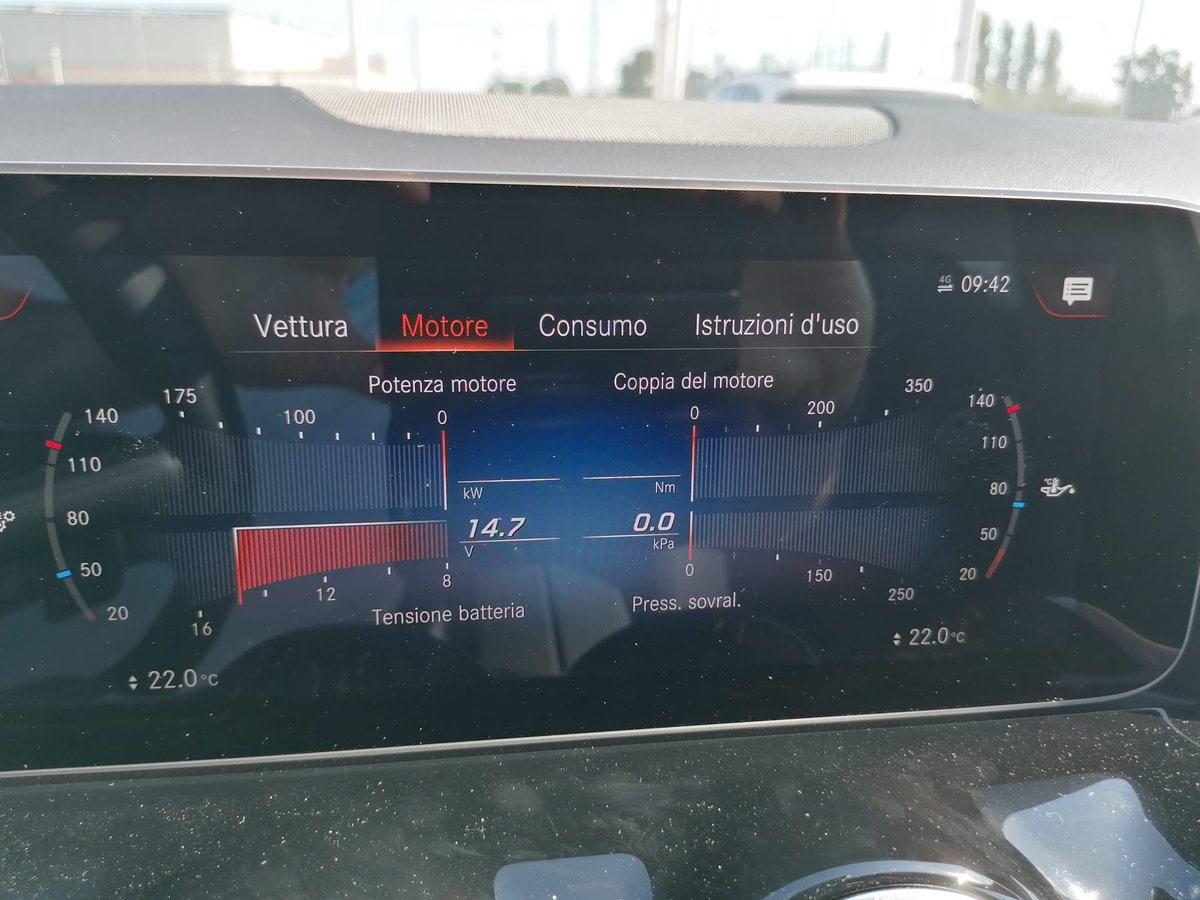 MB_ClubItalia's tweet photo. La nuova GLA da crossover si mette i tacchi, cresce di 12 cm e diventa il piccolo SUV della Casa di Stoccarda, spazio a bordo sfruttato in maniera ottimale e tanto confort lo rendono ideale per i viaggi https://t.co/dIBgfxUwBD