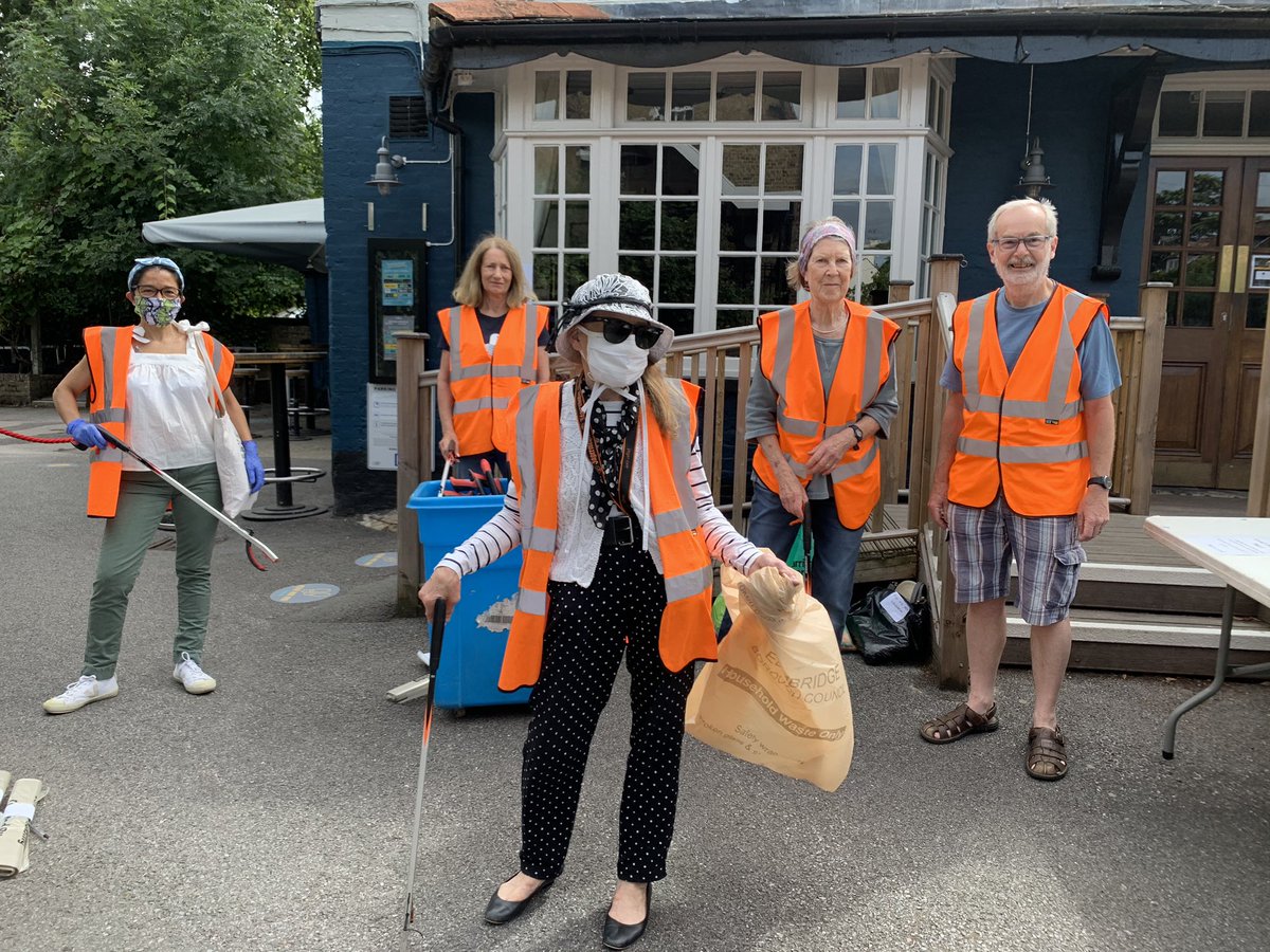 TDLitterPickers's tweet photo. Another busy morning with @TDLitterPickers @TDHighStreet #GiggsHillGreen #StationRoad #AshPath #StLeonardsRoad #SummerRoad #ChurchWalk etc etc @TDLitterPickers out in force #AlbanyReach too. The message #KeepTDTidy! @TDResidents @ElmbridgeBC https://t.co/XoW27QkzGv