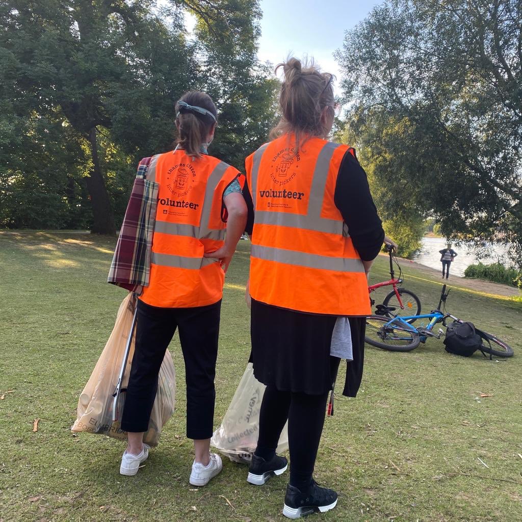 TDLitterPickers's tweet photo. Another busy morning with @TDLitterPickers @TDHighStreet #GiggsHillGreen #StationRoad #AshPath #StLeonardsRoad #SummerRoad #ChurchWalk etc etc @TDLitterPickers out in force #AlbanyReach too. The message #KeepTDTidy! @TDResidents @ElmbridgeBC https://t.co/XoW27QkzGv