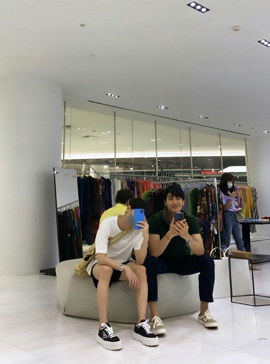 _niccixxx's tweet photo. #OffGunTayArm

Wherein Arm, Off, Gun and Tay are the best of friends since they were freshmen. Off fell for Gun, but Gun fell for Tay, and Tay, well he fell so hard for Gun while Arm, he's scared of commitments. And cliche as it might sound, the three of them are scared+ https://t.co/xq602Aq1XZ
