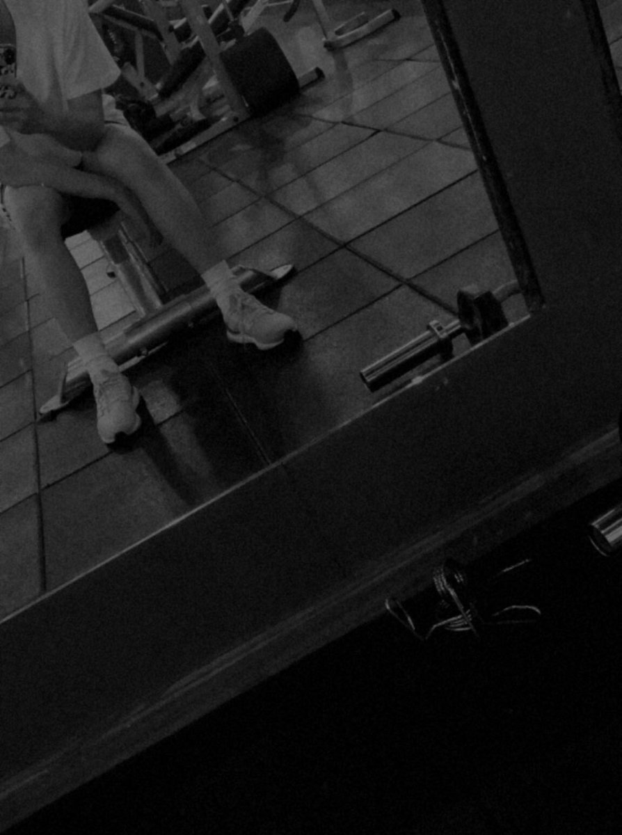 _niccixxx's tweet photo. #OffGunTayArm

Wherein Arm, Off, Gun and Tay are the best of friends since they were freshmen. Off fell for Gun, but Gun fell for Tay, and Tay, well he fell so hard for Gun while Arm, he's scared of commitments. And cliche as it might sound, the three of them are scared+ https://t.co/xq602Aq1XZ