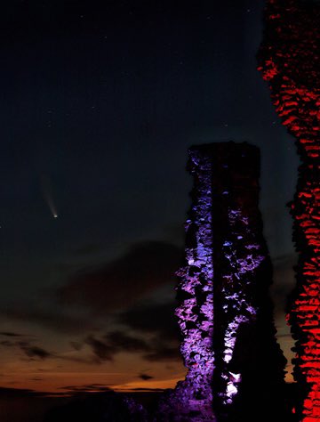 JohnnyTea00's tweet photo. This is my first attempt at photographing a comet. #NeowiseComet seen off the coast of Kent with #Reculver towers (lit by me) in the foreground. #NEOWISE #musttryharder #movingobject #startracker #3am https://t.co/ya5BU2GEbP
