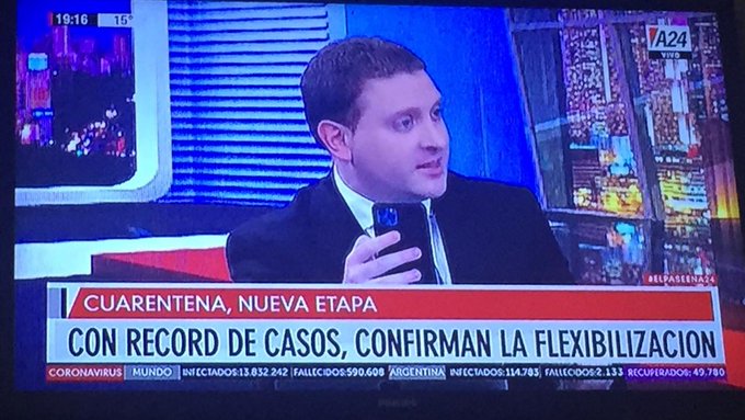 rinconet's tweet photo. Luego de operar durante meses contra la cuarentena en nombre de la libertad y coso, nuestros periodistas serios denuncian el aumento de casos y la falta de camas, en nombre de la vida. Jugadores de toda la cancha. https://t.co/aO1dRsiJTs