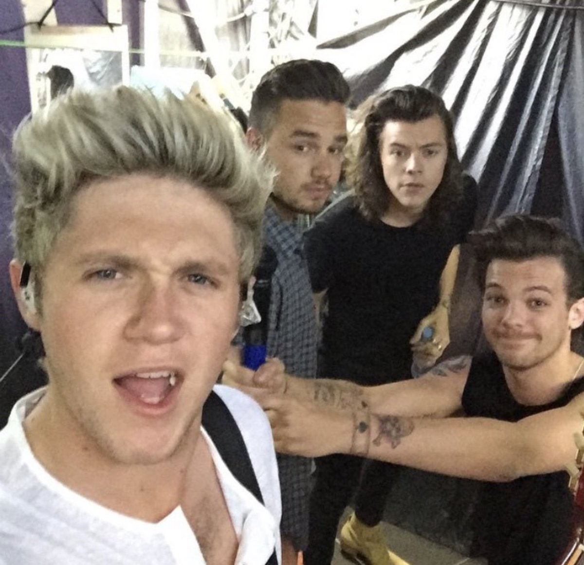 Niall‘s 1D selfies ~ a thread