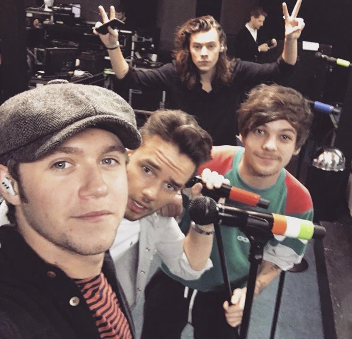 Niall‘s 1D selfies ~ a thread