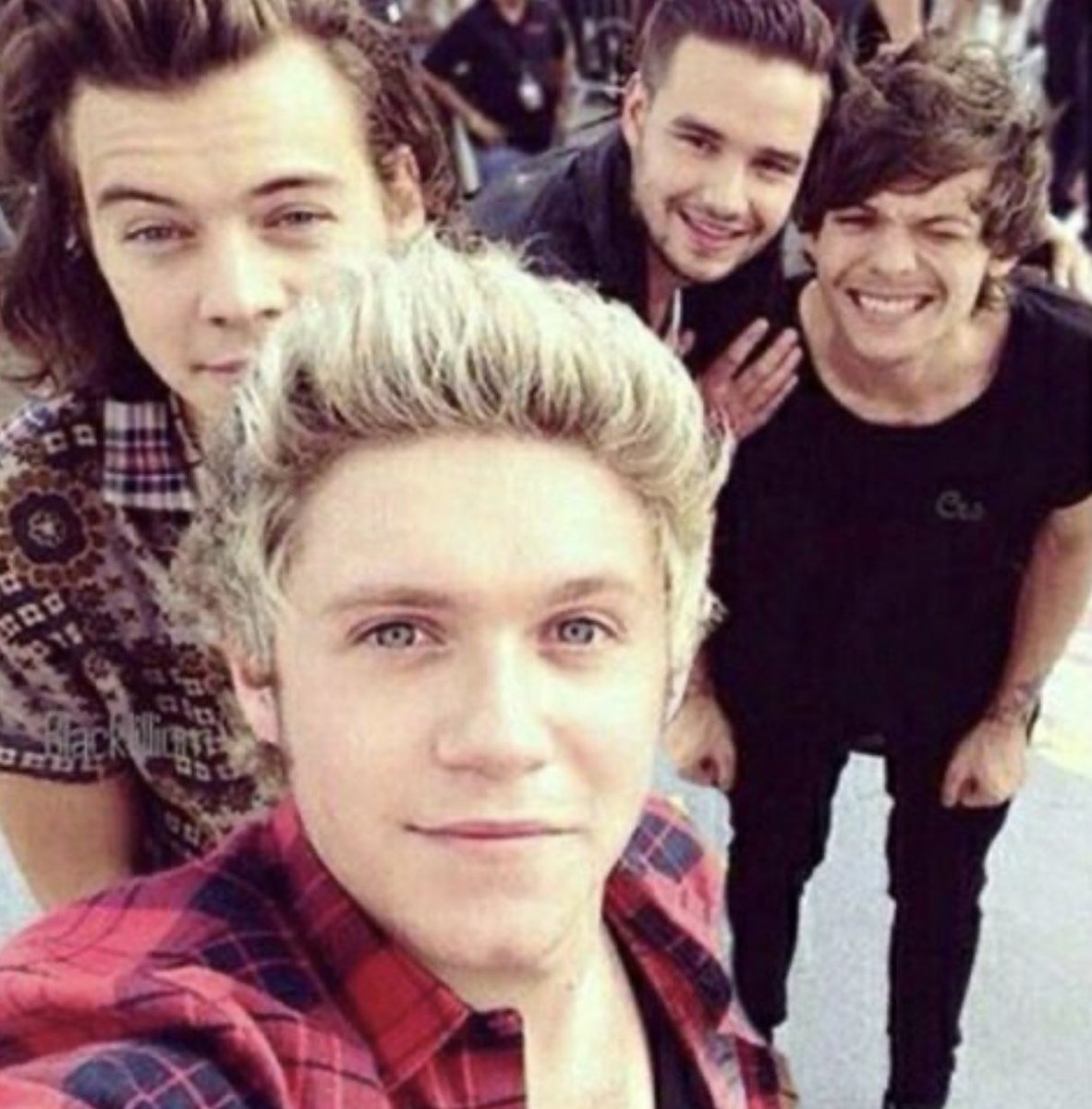 Niall‘s 1D selfies ~ a thread