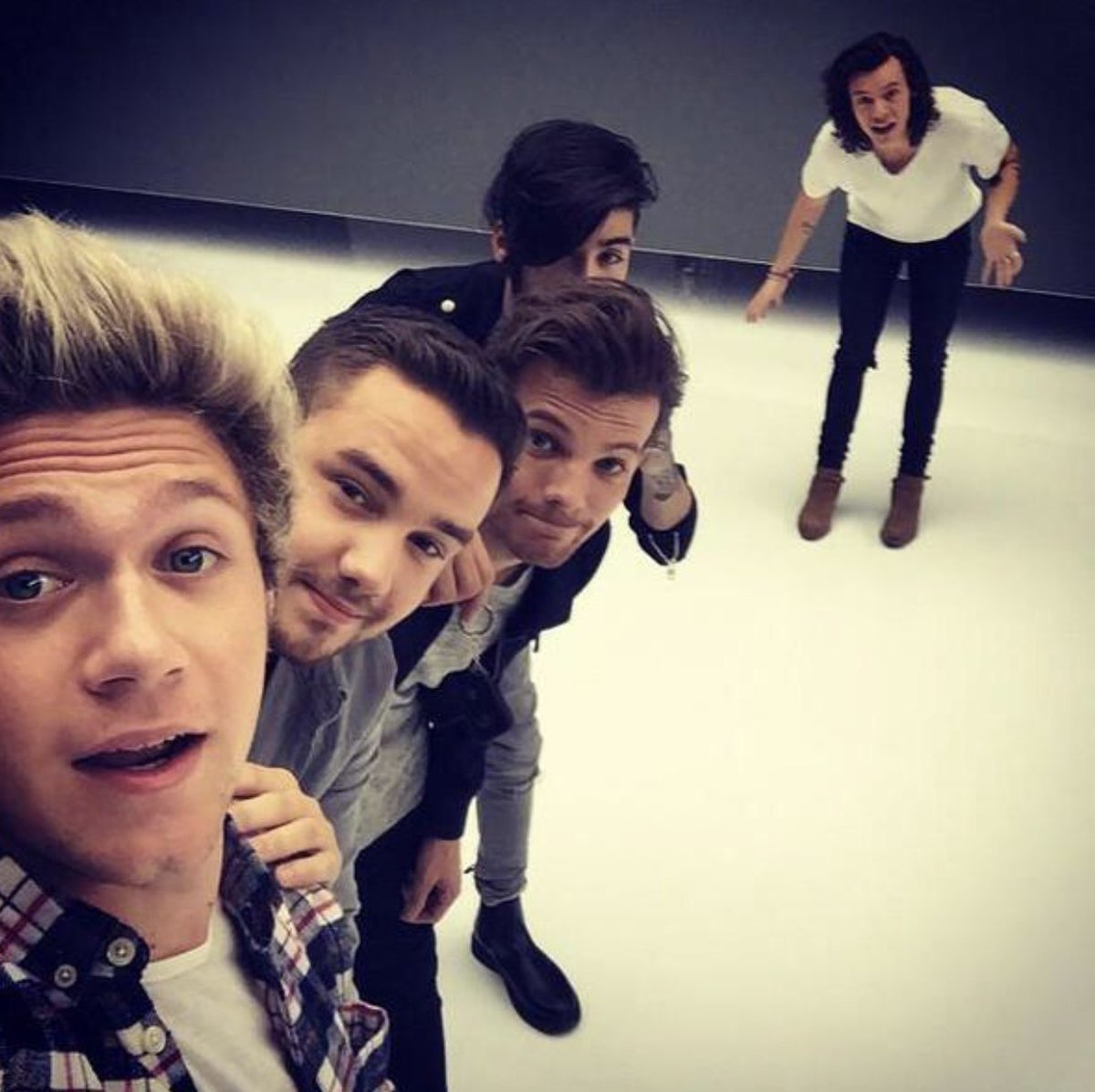 Niall‘s 1D selfies ~ a thread