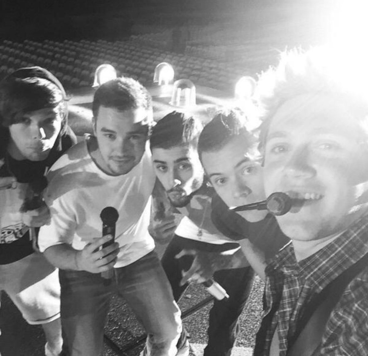 Niall‘s 1D selfies ~ a thread