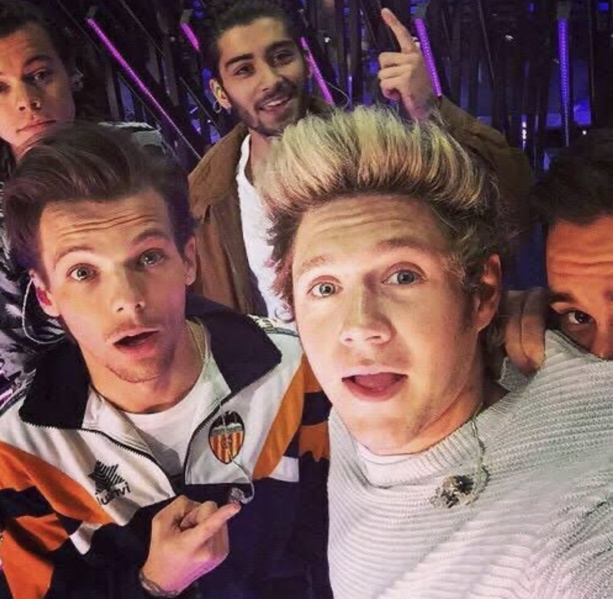 Niall‘s 1D selfies ~ a thread